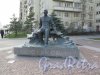 Памятник Д.Д. Шостаковичу на перекрестке пр. Энгельса (д. 150) и ул. Шостаковича. Общий вид. Фото апрель 2015 г.
