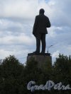 Памятник В.И. Ленину в городе Лодейное поле. Вид со спины. фото май 2015 г.