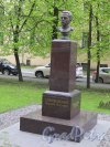 Памятник Н.П. Симановскому на территории ВМА (Клиническая ул. д. 5). ск. И.А. Сыроежкин. Вид спереди. фото май 2015 г.