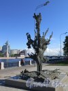 Памятник Альфреду Нобелю. Петроградская наб. у д. 26-28. Вид с набережной. фото май 2015 г.  