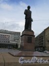 Памятник Калинину М.И. на площади Калинина. Анфас. Фото июль 2015 г