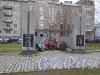 Памятник погибшим в Чечне и Афганистане в  Сквере Мужества, открыт в 1993 г. Общий вид. фото ноябрь 2015 г.