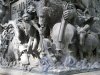 Памятник И.А. Крылову в Летнем Саду. Скульптурная группа на пьедестале по мотиву басни «Квартет». фото июнь 2016 г.