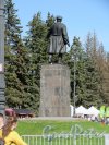 Памятник С.М. Кирову в Приморском парке Победы, 1950. Общий вид со спины. фото май 2018 г.