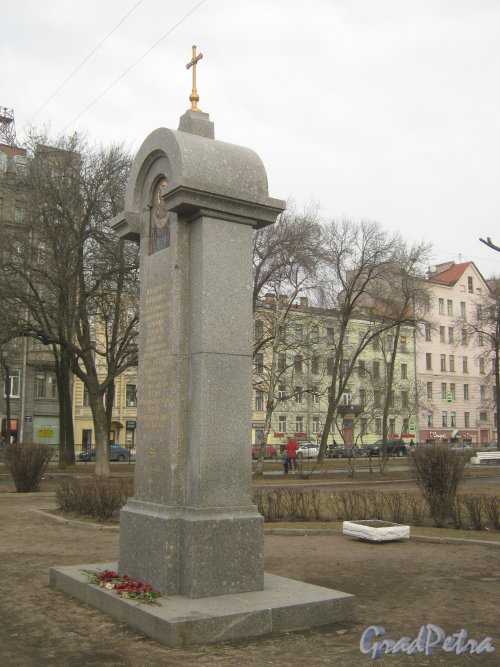 Площадь Тургенева. Памятный знак на месте Покровской церкви. Фото 28 февраля 2014 г.
