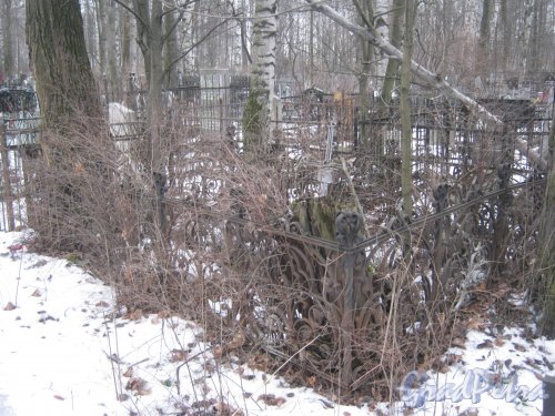 Богословское кладбище. Одно из безымянных захоронений. Фото февраль 2014 г.