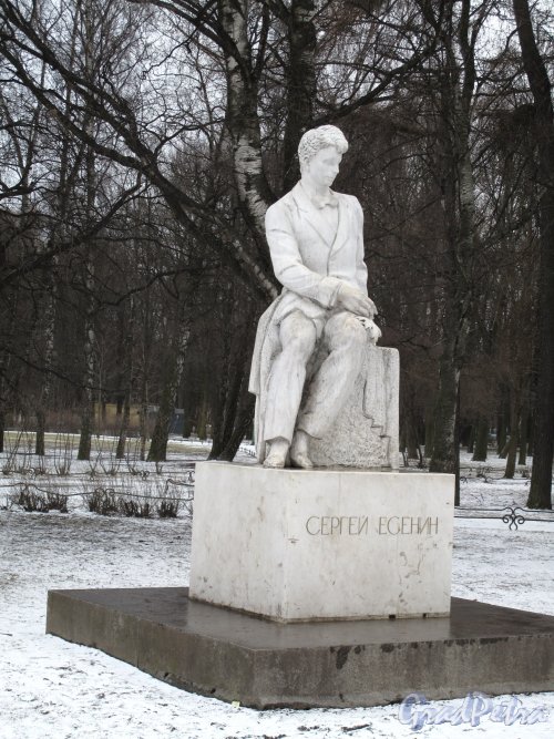 памятник С. А. Есенину в Таврическом Саду. Фото март 2014 г.