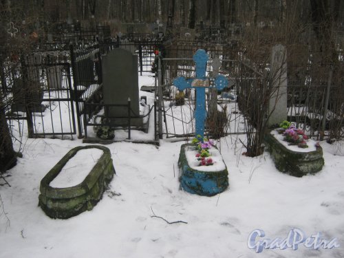 Богословское кладбище. Одно из захоронений. Фото февраль 2014 г.