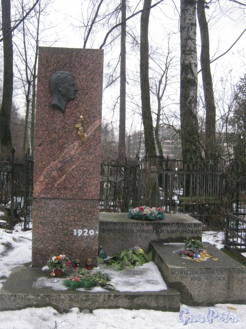 Захоронение Н.М. Французова и А.П. Бойковой на Богословском кладбище. Фото февраль 2014 г.