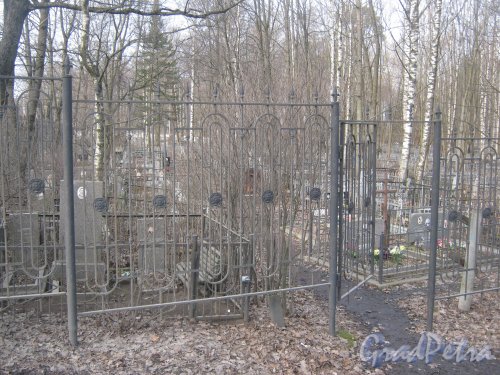 г. Ломоносов, Мартышкинское кладбище. Фрагмент. Фото 7 марта 2014 г.