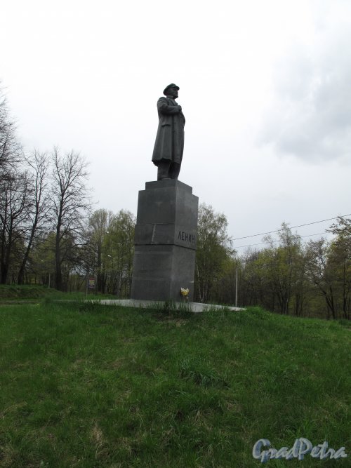 Памятник В.И. Ленину в Парголово. Адрес: перекресток Выборгского шоссе и ул. Ломоносова. Фото май 2014 г.