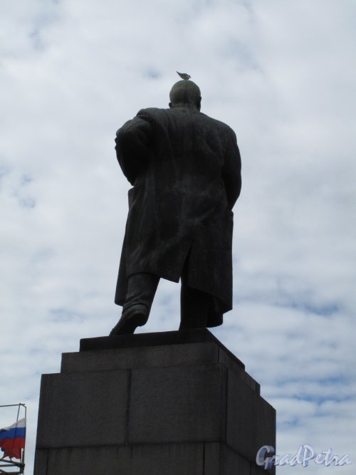 г. Выборг. Памятник В.И. Ленину на Красной площади, 1957. Вид со спины. Фото июнь 2014 г