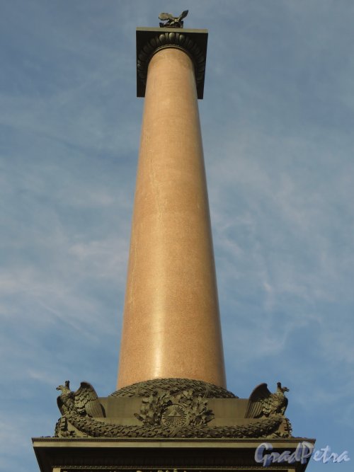 Александровская колонна. Южная сторона колонны. Фото 18 марта 2015 года.