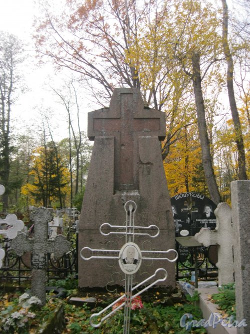 Пос. Стрельна, Стрельнинское кладбище. Захоронение Е.И. Семченковой. Фото 16 октября 2014 г.