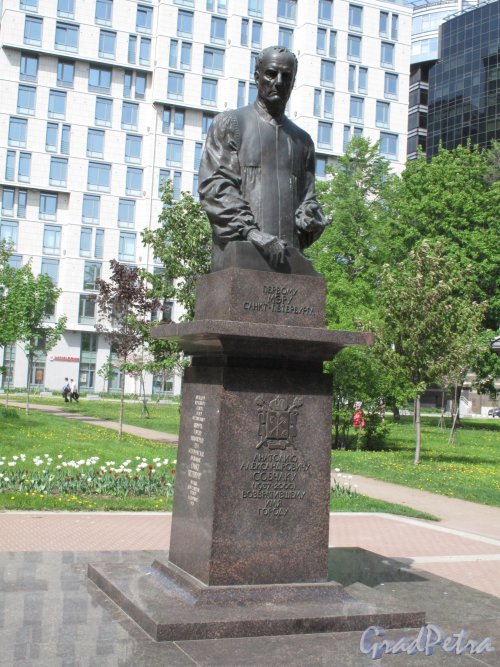 Памятник А.А. Собчаку в сквере у Большого пр. и 26 линии В.О. Фото май 2014 г.