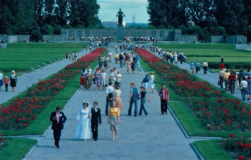 Главная аллея Пискарёвского мемориального кладбища. 1981 год. Йоргенсен путешествует по Советскому Союзу.