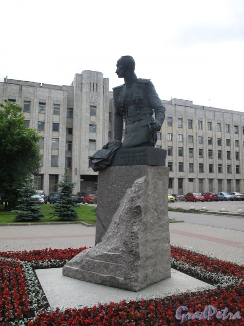 Памятник А.А. Брусилову на Шпалерной, 2007. фото июль 2014 г.