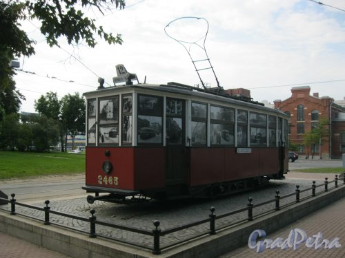 Памятник Блокадному трамваю у пр. Стачек. Общий вид. Фото 6 августа 2015 г.