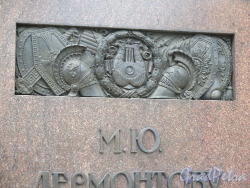 Памятник М.Ю. Лермонтову. Лермонтовский пр-т, 54 (сквер) 1916, ск. Б.М. Микешин. Рельеф на постаменте. фото июнь 2015 г