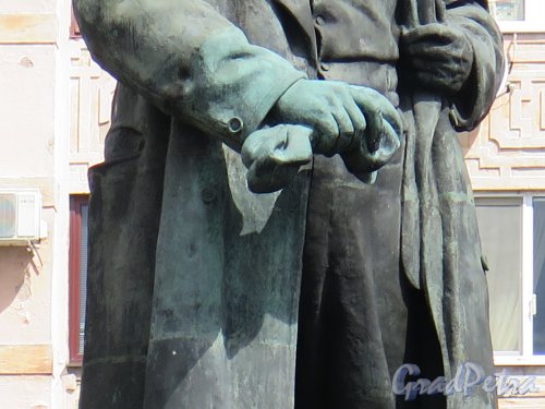 г. Выборг. Памятник В.И. Ленину на Красной площади, 1957. Фрагмент фигуры. Фото июнь 2015 г
