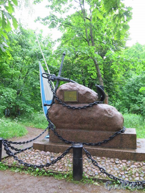 Памятник клиперу «Опричник» в Летнем саду (Кронштадт), 1873. Тыльная сторона. фото июнь 2015 г.
