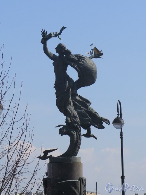 Памятник Создателям Российского флота. Главная фигура. фото апрель 2018 г.