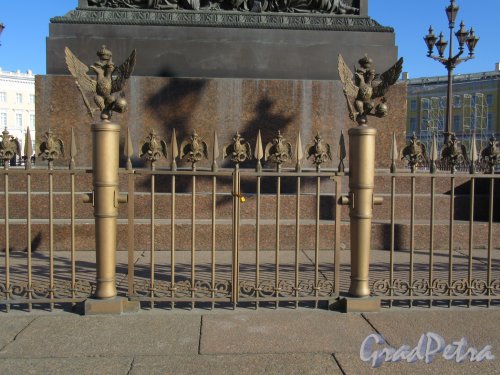 Александровская колонна. Звено решетки вркруг колонны по проекту О. Монферрана. фото май 2018 г.