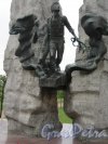 Памятник воинам-интернационалистам, погибшим в Афганистане, 1998, Ск. Н.А. Гордиевский, арх. Н.А. Тарасова. Центральная группа. Фото август 2018 г.