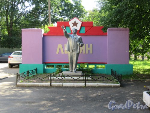 Памятник В.И. Ленину. пгт. Янино-1