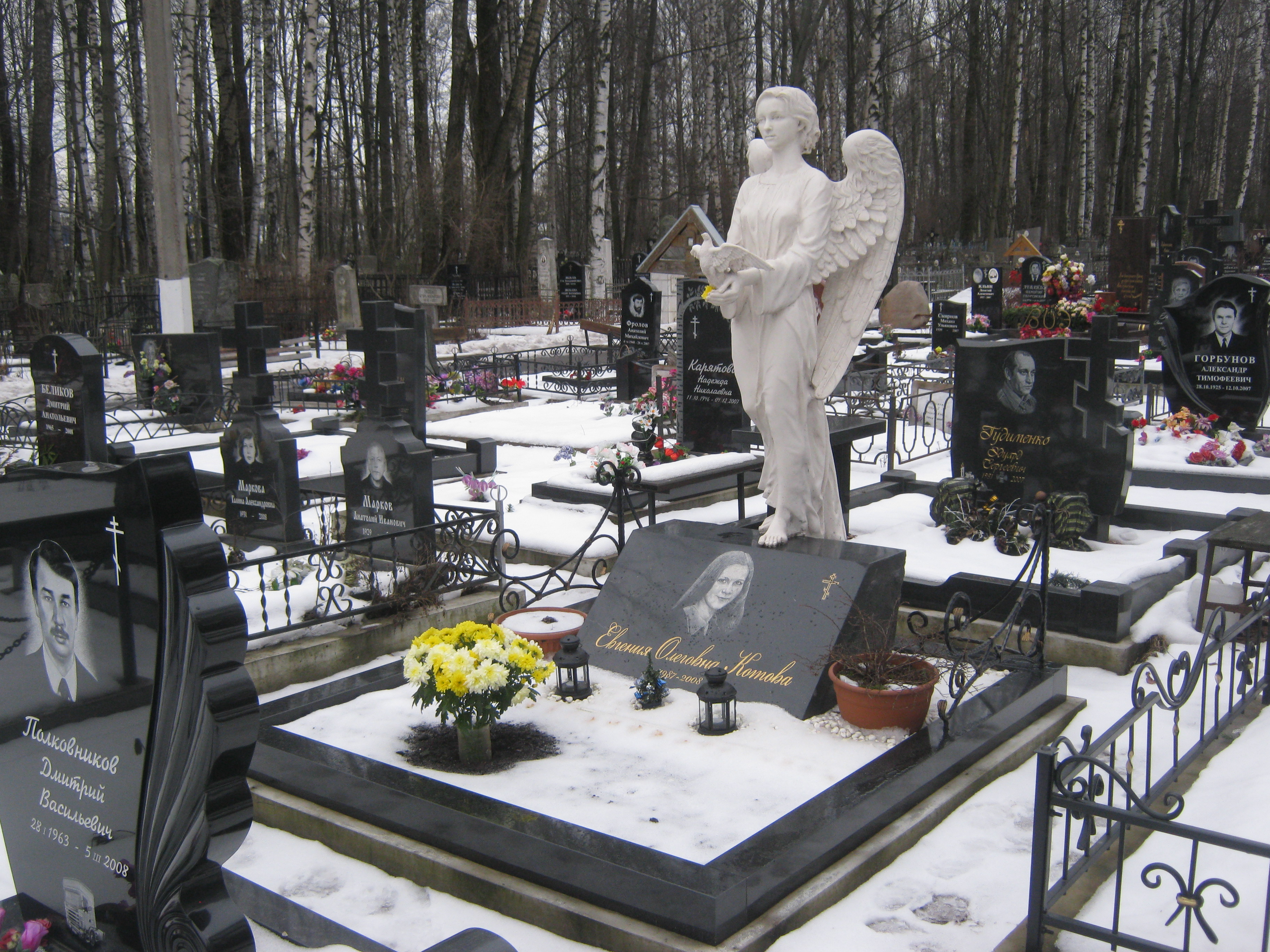 Похоронены на кладбищах спб
