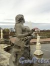 Петродворец, Нижний парк. Каскад «Золотая гора». Состояние скульптур, украшающих каскад. Фото 19 мая 2010 года.
