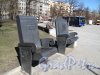 Александровский парк. Памятные кресла Г. Опоркову и К. Гинкасу, установленное перед театром «Балтийский Дом». Фото апрель 2014 года.