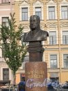 Бюст Джакомо Кваренги, установленный в Ново-Манежном сквере на Манежной площади, среди ансамбля Петербургских архитекторов-итальянцев. Фото май 2014 г.