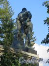 Екатерининский парк (Пушкин). Статуя Геракла Фарнезского на парадной лестнице Камероновой галереи. Вид со спины. фото сентябрь 2015 г.