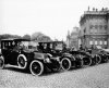 Автомобили фирмы «Рено» на Дворцовой площади. 1913 год