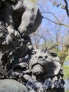 Летний сад. Памятник баснописцу И.А. Крылову. Скульптура на тему басни  «Лев и Барс». фото май 2018 г.