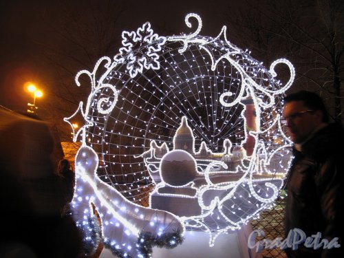 Екатерининский сквер. Световая эмблема. Фото январь 2012 г.