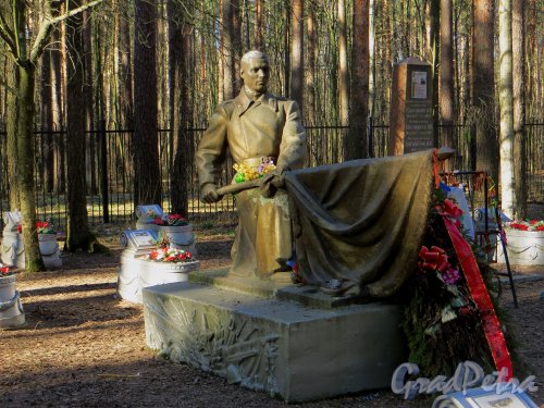 парк Сосновка. Сосновское братское захоронение. Фото 26 марта 2014 года.