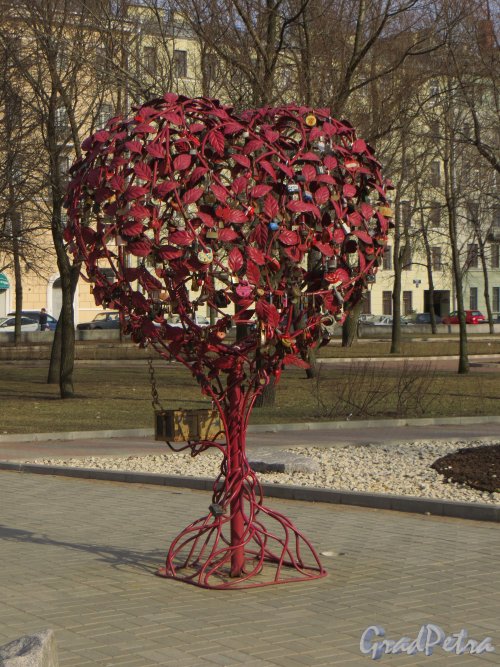 «Дерево любви» в виде сердца в Опочининском саду. Фото 11 апреля 2014 года.