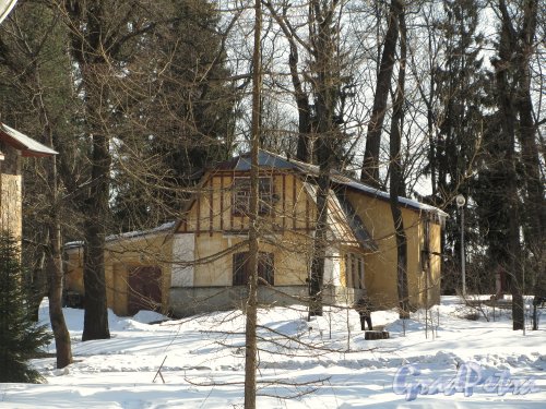 Шуваловский парк, д. 1, лит. Б. Северный фасад. Фото апрель 2012 г.
