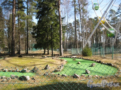 г. Зеленогорск, парк культуры и отдыха. Площадка для мини-гольфа. Фото 7 апреля 2014 года.