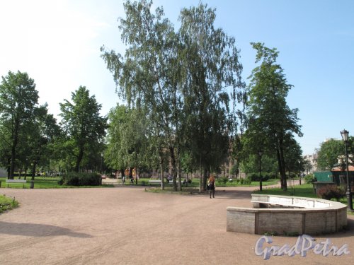 Сад Прудки (Некрасовский сад). Фрагмент оформления сада. Фото июль 2015 г.
