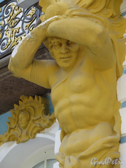 Екатерининский парк (Пушкин). Павильон «Эрмитаж». Балконная консоль. фото май 2016 г.