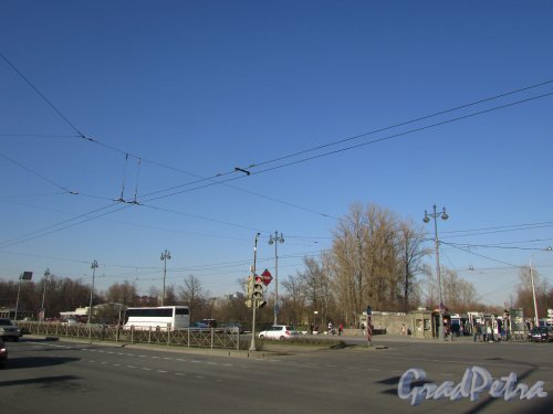 Юго-западная часть Московского парка Победы (на пересечение Московского проспекта и Бассейной улицы). Фото 21 апреля 2019 года.
