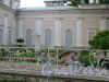 Верхний парк (Ораниенбаум), д. 7. Верхний парк, Китайский дворец, Собственный садик у правого крыла. фото август 2018 г.