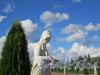 Нижний сад Большого Меншиковского дворца. Скульптура «Минерва», копия с оригинала XVIII в. Торс статуи. фото август 2018 г.