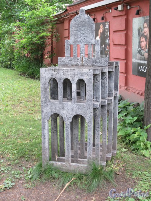 Измайловский сад. Скульптурная композиция «Башня». фото июль 2018 г.