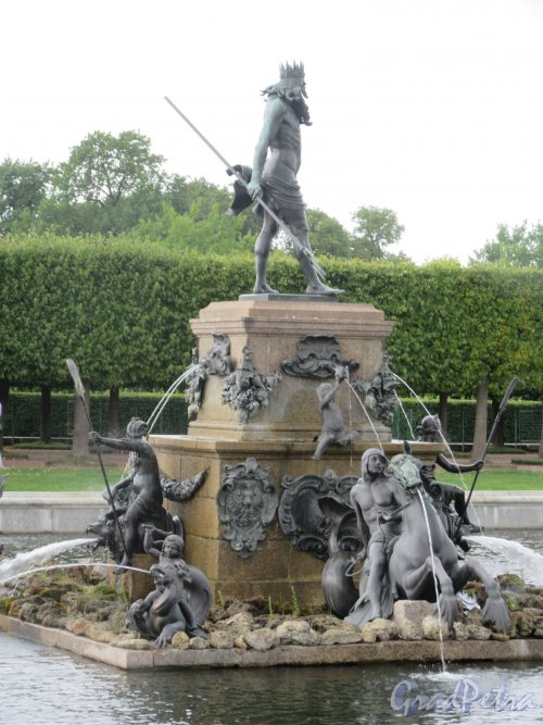 Верхний сад (Петергоф). Скульптурная группа «Нептун». Общий вид. фото август 2018 г.