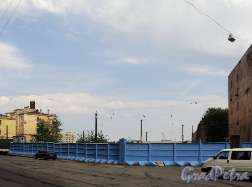 Дегтярный пер., д. 3. Освобожденный от строений бывшего трамвайного парка участок. Вид со стороны улицы Моисеенко. Фото август 2010 г.