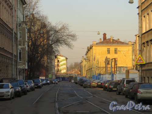 Перспектива Дегтярного переулка от улицы Моисеенко в строну поворота. Фото 28 февраля 2014 г.